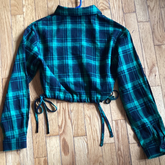 ❌❌SOLD❌❌SHEIN💫 Women’s Plaid Green Button-Up Cropped Top - Picture 3 of 4